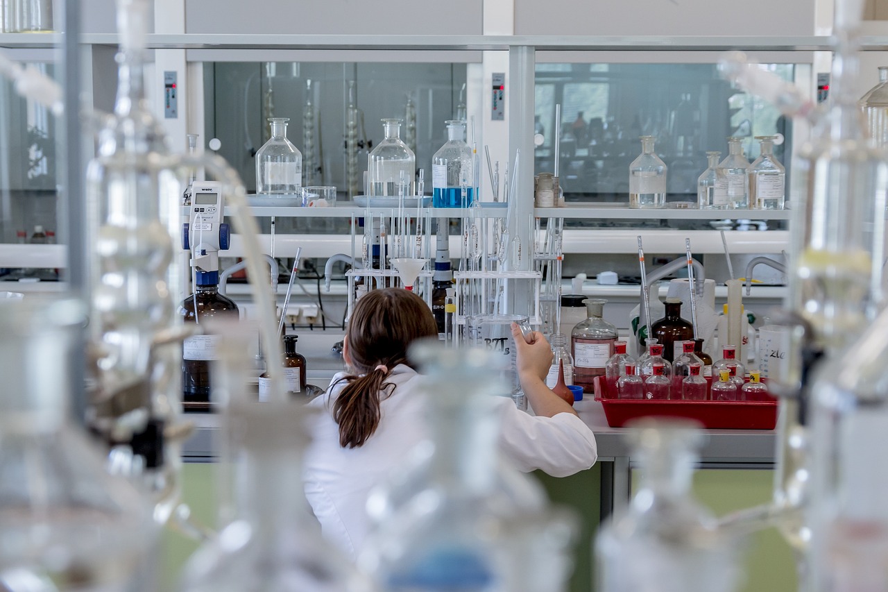 scientist working in a lab.